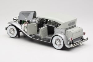 Duesenberg SJ Silber GreenLight 1:18 13525 Druckguss — Bild 5 von 8