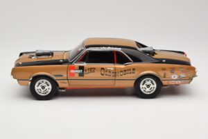 Oldsmobile 442 Hurst Hairy Olds Twin-Engine 4WD 1966 Highway 61 1:18 50089 Druckguss — Bild 4 von 8