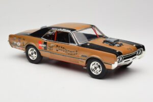 Oldsmobile 442 Hurst Hairy Olds Twin-Engine 4WD 1966 Highway 61 1:18 50089 Druckguss — Bild 6 von 8