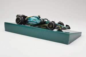 Aston Martin AMR22 #5 S. Vettel Last Race Abu Dhabi GP 2022 Minichamps 1:18 147222205 Resin — Bild 4 von 7