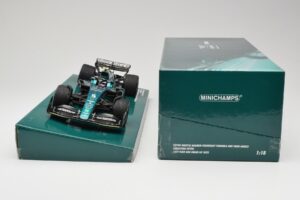 Aston Martin AMR22 #5 S. Vettel Last Race Abu Dhabi GP 2022 Minichamps 1:18 147222205 Resin — Bild 6 von 7