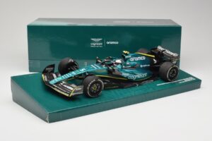 Aston Martin AMR22 #5 S. Vettel Last Race Abu Dhabi GP 2022 Minichamps 1:18 147222205 Resin — Bild 7 von 7