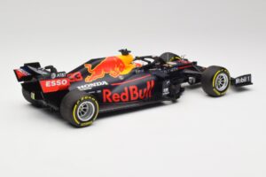 Aston Martin Red Bull Racing RB16 #33 M. Verstappen Abu Dhabi GP Winner 2020 Minichamps 1:18 110201733 Druckguss — Bild 2 von 7