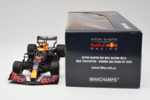 Aston Martin Red Bull Racing RB16 #33 M. Verstappen Abu Dhabi GP Winner 2020 Minichamps 1:18 110201733 Druckguss — Bild 6 von 7