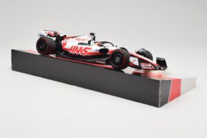 Haas VF-22 #20 K. Magnussen Pole Position Brazil GP 2022 Minichamps 1:18 147222120 Druckguss — Bild 4 von 7