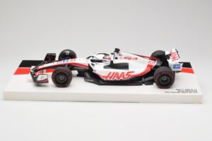 Haas VF-22 #20 K. Magnussen Pole Position Brazil GP 2022 Minichamps 1:18 147222120 Druckguss