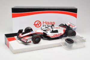 Haas VF-22 #20 K. Magnussen Pole Position Brazil GP 2022 Minichamps 1:18 147222120 Druckguss — Bild 7 von 7
