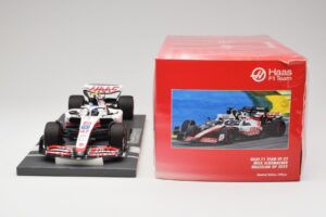 Haas VF-22 #47 M. Schumacher Brazilian GP 2022 Minichamps 1:18 117222147 Resin — Bild 6 von 7