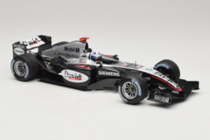 McLaren MP4/19 Mercedes D. Coulthard F1 2004 Minichamps 1:18 530041805 Druckguss — Bild 4 von 7