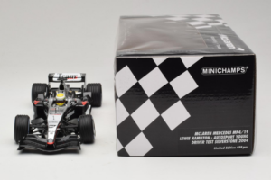 McLaren MP4/19 Mercedes L. Hamilton Autosport Young Driver Test Silverstone 2004 Minichamps 1:18 530044418 Druckguss — Bild 6 von 7