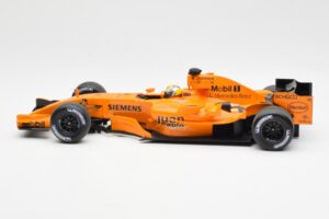 McLaren MP4-21 Mercedes #4 J.P. Montoya Interim Livery 2006 Minichamps 1:18 530061874 Druckguss — Bild 3 von 6
