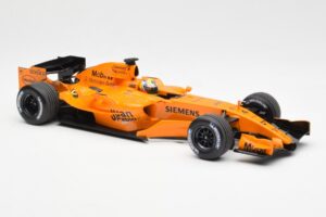 McLaren MP4-21 Mercedes #4 J.P. Montoya Interim Livery 2006 Minichamps 1:18 530061874 Druckguss — Bild 4 von 6