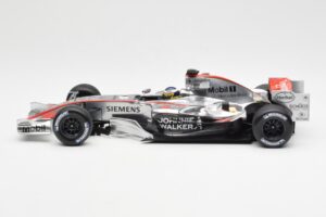 McLaren Mercedes MP4-21 P. de la Rosa F1 Showcar 2006 Minichamps 1:18 B66962346 Druckguss — Bild 3 von 6