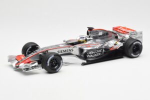 McLaren Mercedes MP4-21 P. de la Rosa F1 Showcar 2006 Minichamps 1:18 B66962346 Druckguss