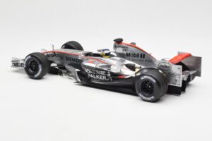 McLaren Mercedes MP4-21 P. de la Rosa F1 Showcar 2006 Minichamps 1:18 B66962346 Druckguss — Bild 5 von 6