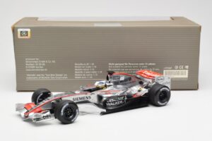 McLaren Mercedes MP4-21 P. de la Rosa F1 Showcar 2006 Minichamps 1:18 B66962346 Druckguss — Bild 6 von 6