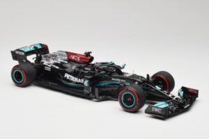 Mercedes AMG W12 Petronas #44 L. Hamilton Spanish GP 100th Pole 2021 Minichamps 1:18 110210444 Resin — Bild 4 von 7