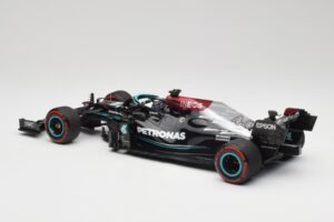 Mercedes AMG W12 Petronas #44 L. Hamilton Spanish GP 100th Pole 2021 Minichamps 1:18 110210444 Resin — Bild 5 von 7