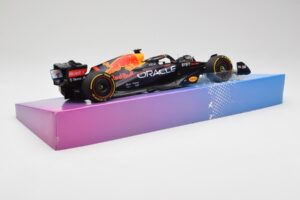 Red Bull Racing RB18 #1 M. Verstappen Winner Miami GP 2022 Minichamps 1:18 113220501 Druckguss — Bild 3 von 7