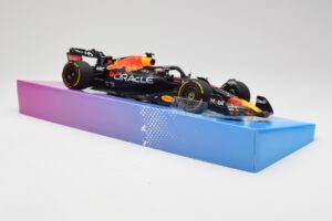 Red Bull Racing RB18 #1 M. Verstappen Winner Miami GP 2022 Minichamps 1:18 113220501 Druckguss — Bild 4 von 7
