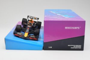Red Bull Racing RB18 #1 M. Verstappen Winner Miami GP 2022 Minichamps 1:18 113220501 Druckguss — Bild 6 von 7