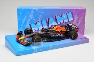 Red Bull Racing RB18 #1 M. Verstappen Winner Miami GP 2022 Minichamps 1:18 113220501 Druckguss — Bild 7 von 7
