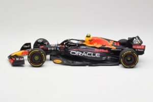 Oracle Red Bull Racing RB18 #11 S. Perez Abu Dhabi GP 2022 Minichamps 1:18 110222211 Druckguss — Bild 3 von 7