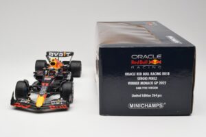 Oracle Red Bull Racing RB18 #11 S. Perez Monaco GP Winner Rain Tyre Version 2022 Minichamps 1:18 110222711 Druckguss — Bild 6 von 7