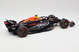 Red Bull Racing RB20 #11 S. Perez Bahrain GP 2024 Minichamps 1:18 110240111 Druckguss — Bild 2 von 7
