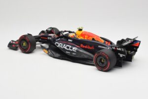 Red Bull Racing RB20 #11 S. Perez Bahrain GP 2024 Minichamps 1:18 110240111 Druckguss — Bild 5 von 7