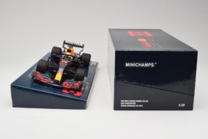 Red Bull Racing Honda RB16B #33 M. Verstappen Emilia Romagna GP 2021 Case Edition Minichamps 1:18 113210133 Resin — Bild 6 von 7