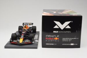 Oracle Red Bull Racing RB18 #33 M. Verstappen Belgian GP 2022 Minichamps 1:18 113221401 Resin — Bild 6 von 7