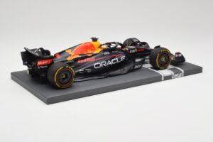 Oracle Red Bull Racing RB18 #33 M. Verstappen Mexican GP 2022 Minichamps 1:18 113222001 Resin — Bild 3 von 7
