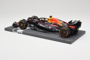 Oracle Red Bull Racing RB18 #33 M. Verstappen Mexican GP 2022 Minichamps 1:18 113222001 Resin — Bild 5 von 7