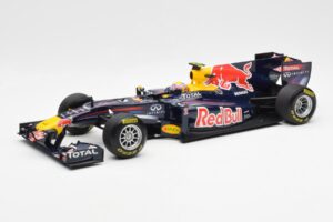 Red Bull Racing RB7 #2 M. Webber Showcar F1 2011 Minichamps 1:18 110110072 Druckguss