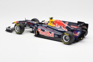 Red Bull Racing RB7 #2 M. Webber Showcar F1 2011 Minichamps 1:18 110110072 Druckguss — Bild 5 von 6