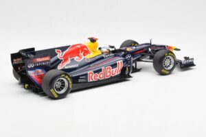 Red Bull Racing Renault RB6 #5 S. Vettel F1 World Champion 2010 Minichamps 1:18 110100005 Druckguss — Bild 2 von 6
