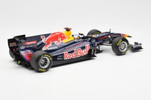 Red Bull Racing Renault RB6 #5 S. Vettel F1 World Champion Showcar 2010 Minichamps 1:18 150100075 Druckguss — Bild 2 von 6
