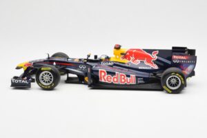 Red Bull Racing Renault RB6 #5 S. Vettel F1 World Champion Showcar 2010 Minichamps 1:18 150100075 Druckguss — Bild 3 von 6