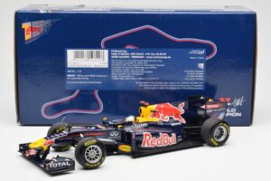 Red Bull Racing Renault RB6 #5 S. Vettel F1 World Champion Showcar 2010 Minichamps 1:18 150100075 Druckguss — Bild 6 von 6