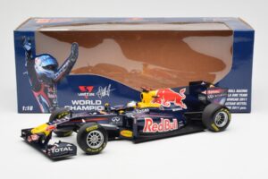 Red Bull Racing Renault RB7 #1 S. Vettel F1 World Champion Showcar 2011 Minichamps 1:18 113110271 Druckguss — Bild 6 von 6