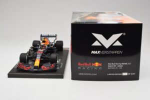 Red Bull RB16B #33 M. Verstappen Dutch GP Winner 2021 Minichamps 1:18 113212533 Druckguss — Bild 7 von 7
