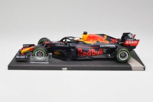 Red Bull RB16B #33 M. Verstappen Emilia Romagna GP Winner 2021 Minichamps 1:18 113210233T Druckguss