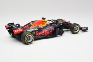 Red Bull RB16B #33 M. Verstappen Emilia Romagna GP Winner Mid Race Tyres 2021 Minichamps 1:18 110210133 Druckguss — Bild 2 von 7
