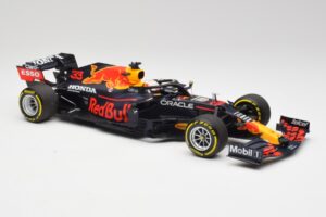Red Bull RB16B #33 M. Verstappen Emilia Romagna GP Winner Mid Race Tyres 2021 Minichamps 1:18 110210133 Druckguss — Bild 4 von 7