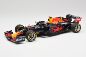 Red Bull RB16B #33 M. Verstappen Emilia Romagna GP Winner Mid Race Tyres 2021 Minichamps 1:18 110210133 Druckguss