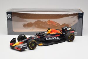 Red Bull RB18 #1 M. Verstappen France GP Winner 2022 Minichamps 1:18 110221201 Druckguss — Bild 6 von 7