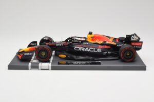 Red Bull RB18 Oracle #1 M. Verstappen Dutch GP 2022 Winner Minichamps 1:18 113221501 Resin