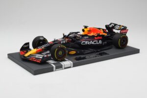 Red Bull RB18 Oracle #1 M. Verstappen US GP 2022 Winner Minichamps 1:18 113221901 Resin — Bild 2 von 7