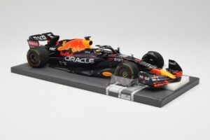 Red Bull RB18 #1 M. Verstappen Emilia Romagna GP 2022 Winner Minichamps 1:18 113220401 Resin — Bild 4 von 7